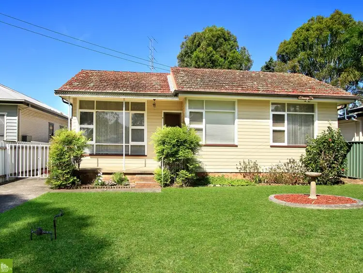 8 The Boulevard, Oak Flats NSW 2529