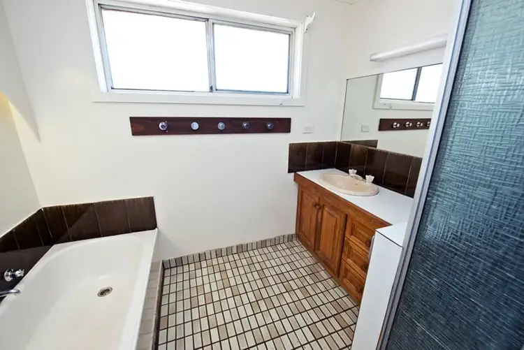 Seventh view of Homely house listing, 5 Kurrle Court, Swan Hill VIC 3585