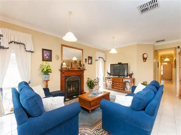 Fifth view of Homely house listing, 2 Brookside Court, Craigieburn VIC 3064
