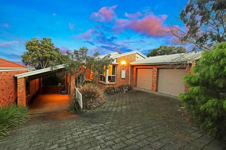 24 Lansbury Crescent, Highton VIC 3216