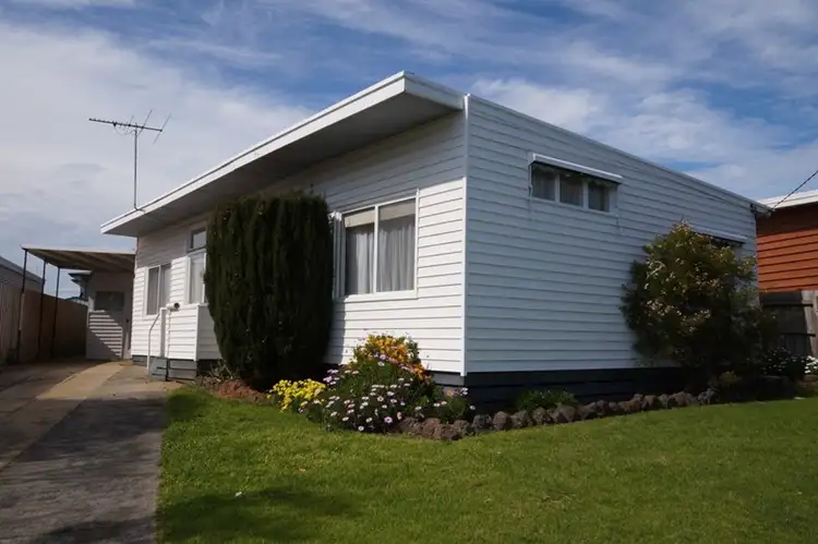 8 Edgar Road, San Remo VIC 3925