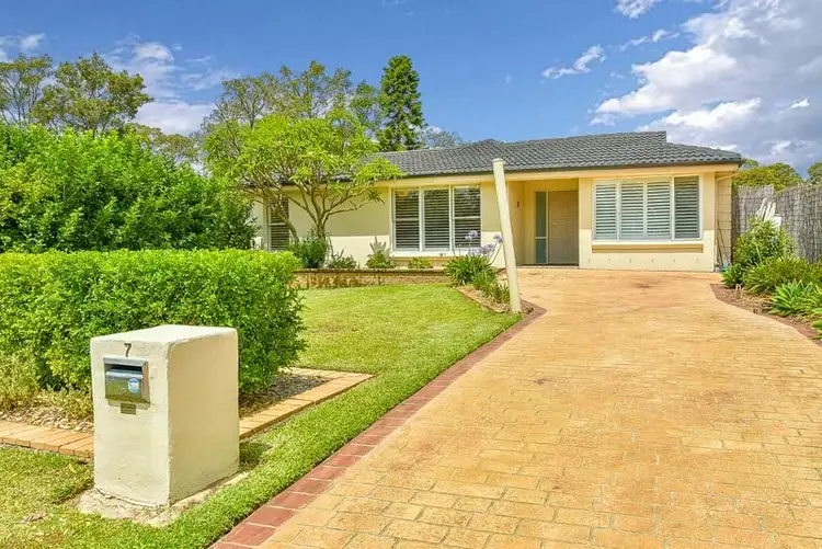 7 Naylor Place, Ingleburn NSW 2565