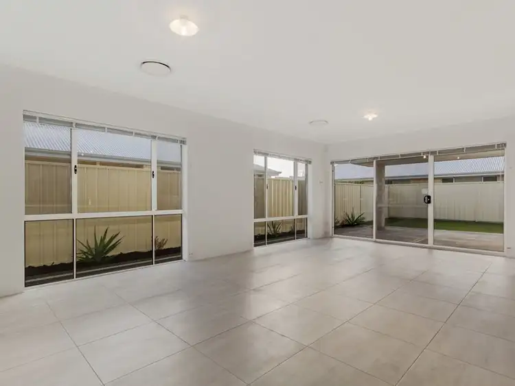 Fifth view of Homely house listing, 2 Jiri Court, Singleton WA 6175