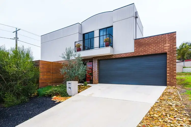 1 Lorne Terrace, Flora Hill VIC 3550