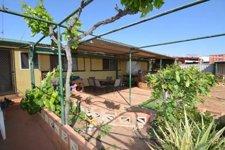 16 McLeod Street, Carnarvon WA 6701