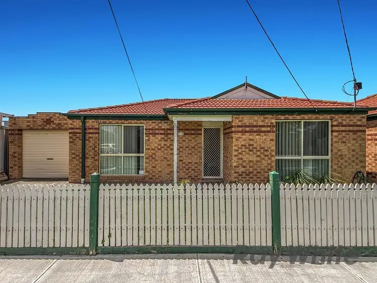 2/15 Haven Close, Sunshine West VIC 3020