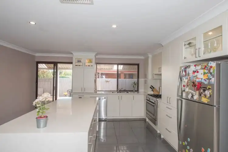 10 Jamaican Road, Safety Bay WA 6169