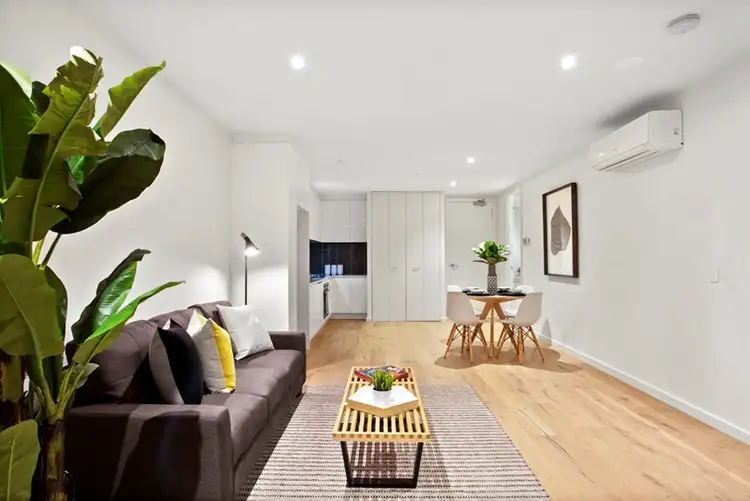 Third view of Homely apartment listing, 2/15 Manchester Grove, Glen Huntly VIC 3163