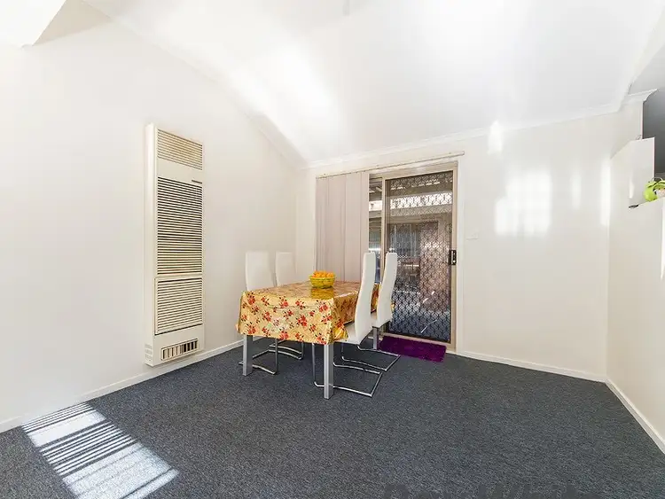 Fifth view of Homely house listing, 8 Kiparra Close, St Albans VIC 3021