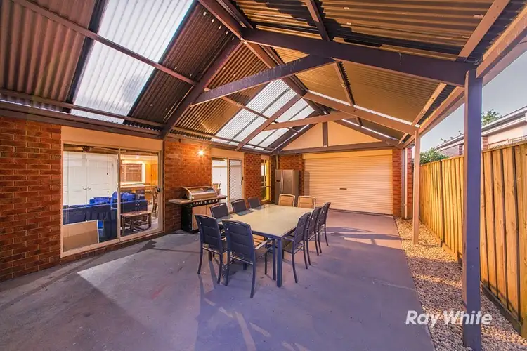 8 Broadleaf Way, Cranbourne VIC 3977