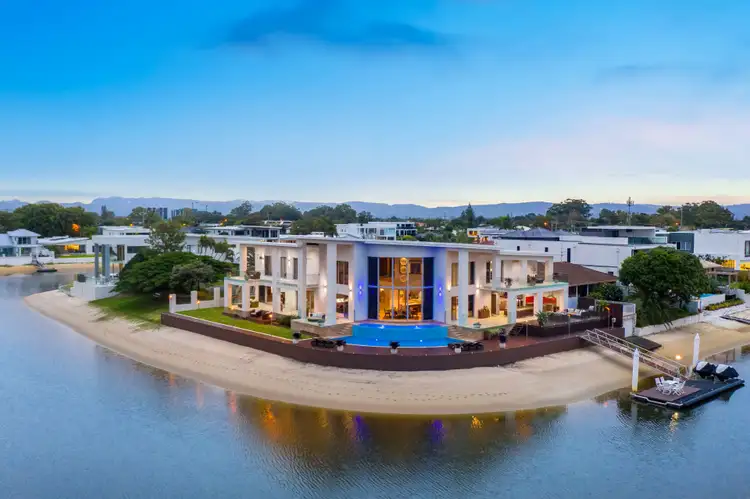 17 Grant Place, Broadbeach Waters QLD 4218