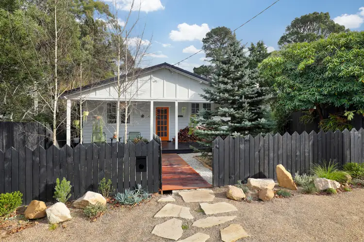 10 Eveleigh Avenue, Blackheath NSW 2785