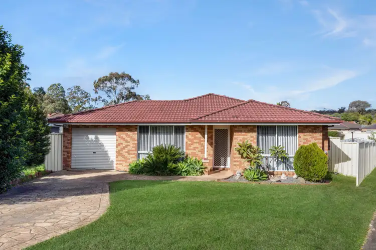 10 Andrews Place, St Helens Park NSW 2560