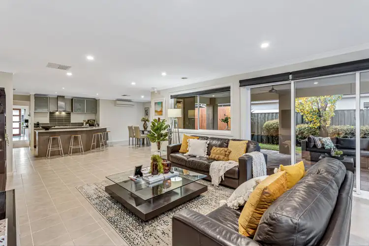 14 Coorong Circle, Waterways VIC 3195