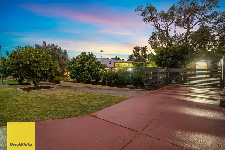 25 Horton Crescent, Marangaroo WA 6064