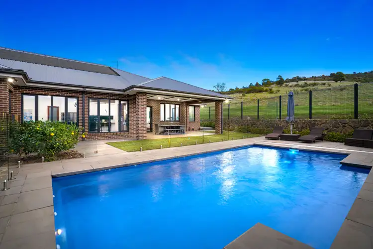 32 Highpoint Drive, South Morang VIC 3752