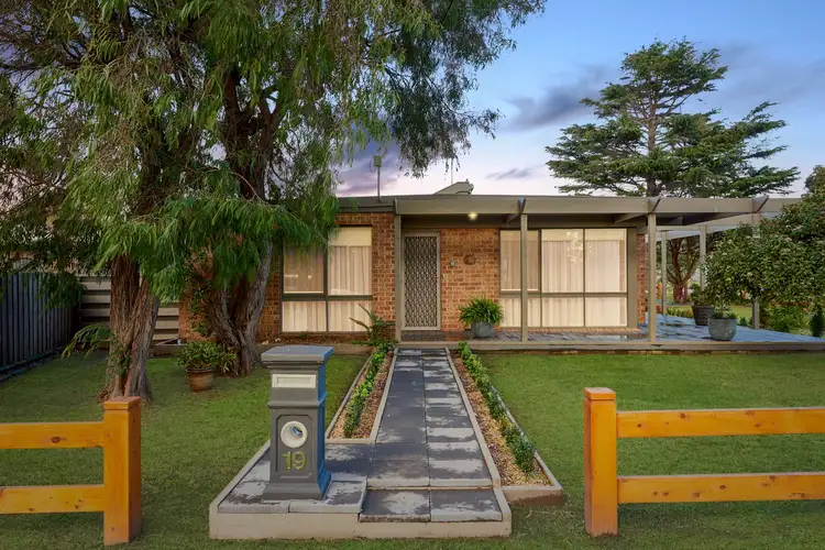 19 Mount View Road, Rosebud VIC 3939