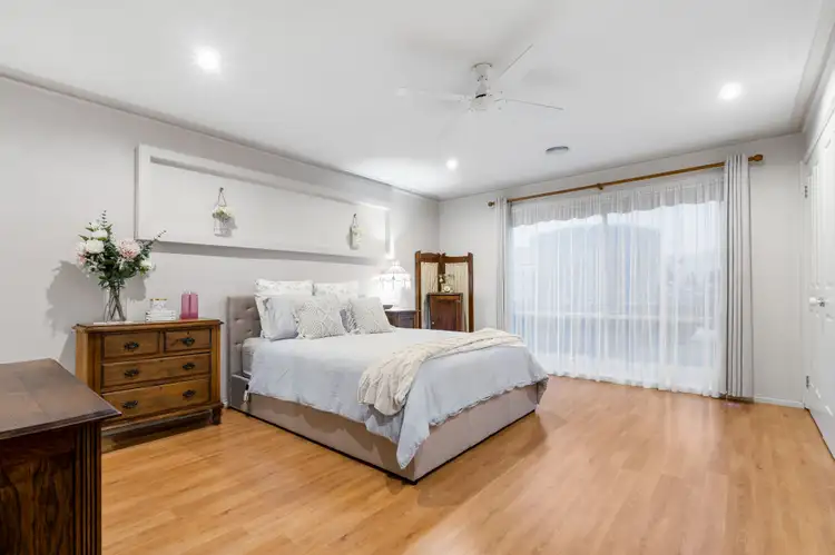 Seventh view of Homely house listing, 24 Sovereign Way, Hillside VIC 3037