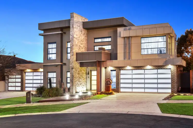 4 Cherry Lake Green, Caroline Springs VIC 3023