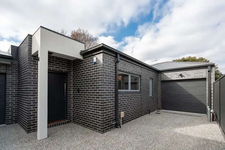 4/5 Nolan Avenue, Brooklyn VIC 3012