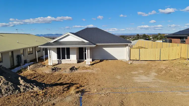 14 Chant Drive, Rosenthal Heights QLD 4370