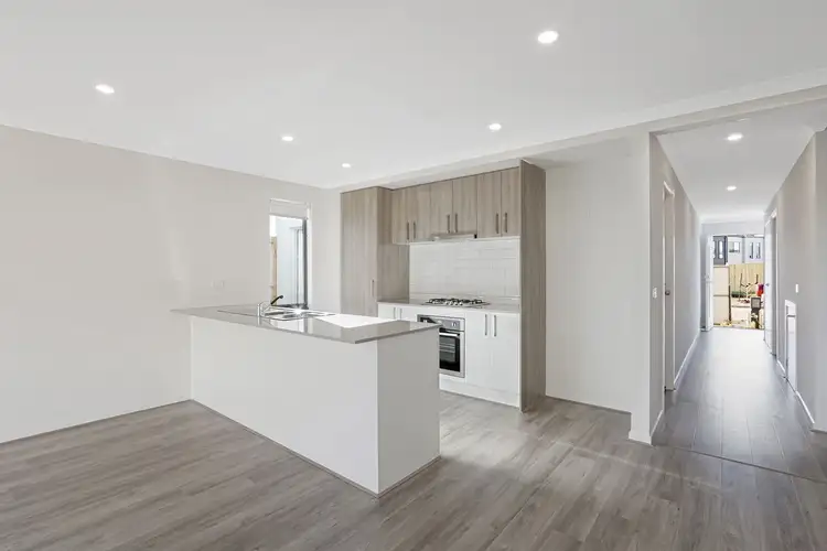 4 Hebrides Close, Cranbourne West VIC 3977