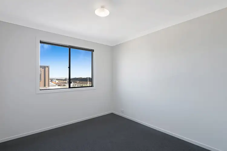 Fifth view of Homely house listing, 4 Hebrides Close, Cranbourne West VIC 3977