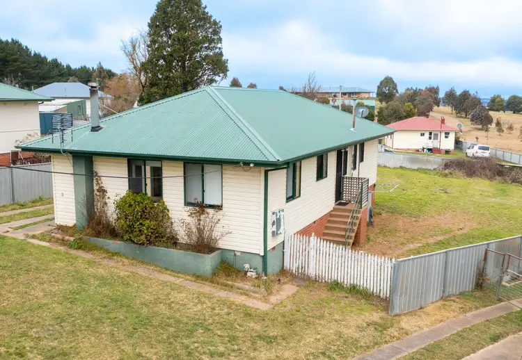 Second view of Homely house listing, 3 Kelly Place, Oberon NSW 2787