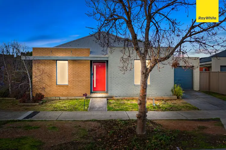 30 Mount Way, Caroline Springs VIC 3023