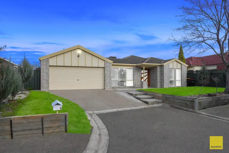 5 Provis Close, Burnside VIC 3023