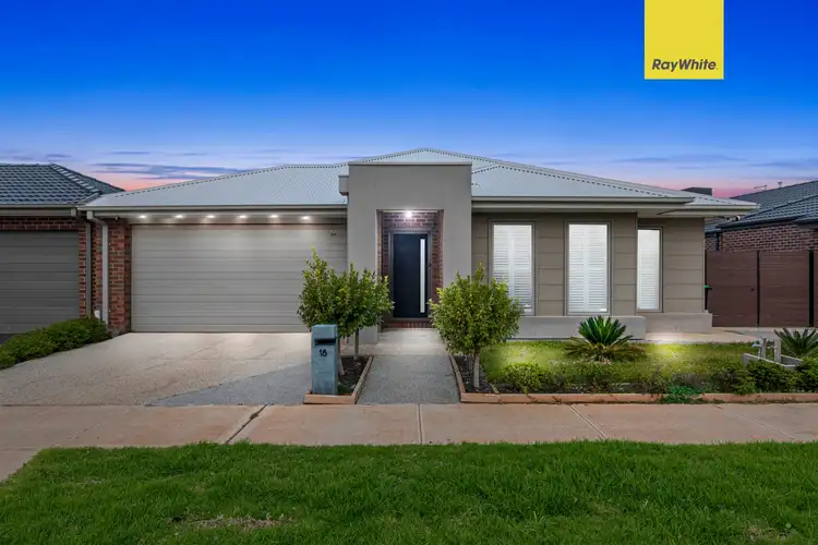 18 Barclay Street, Thornhill Park VIC 3335