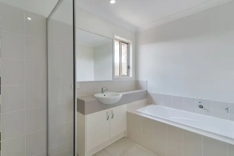 Fifth view of Homely unit listing, 1/229 Greenwattle Street, Cranley QLD 4350
