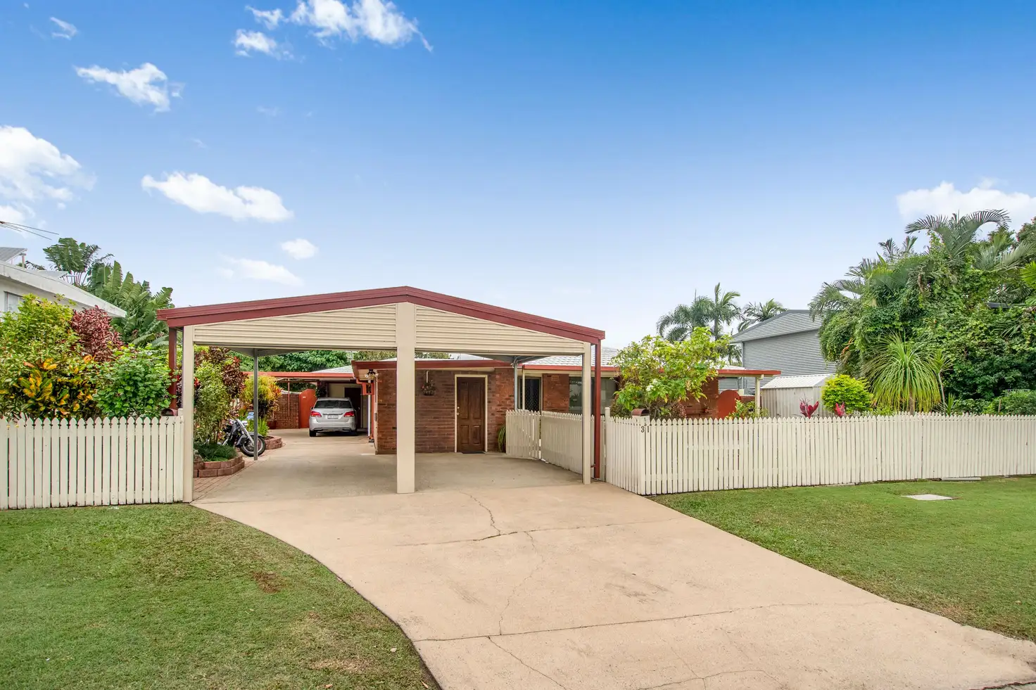 Main view of Homely semi-detached listing, 31 BULTARRA Crescent, Kirwan QLD 4817