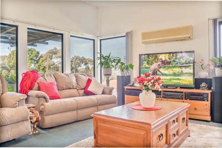 Sixth view of Homely house listing, 5 Kenny Court, Kangaroo Flat VIC 3555