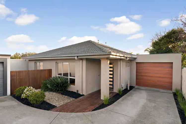 2/5 Luntar Road, Oakleigh South VIC 3167