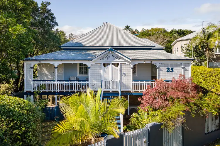 25 Virginia Avenue, Hawthorne QLD 4171