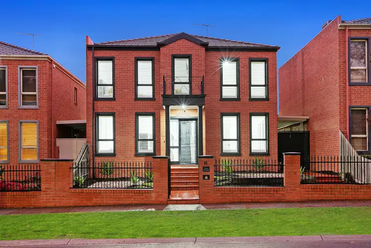 11 Tyndall Way, Mill Park VIC 3082