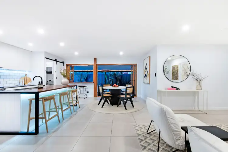2 Amadeus Street, Elanora QLD 4221