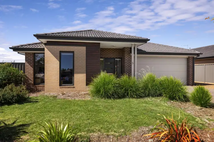 5 Triandra Avenue, Romsey VIC 3434