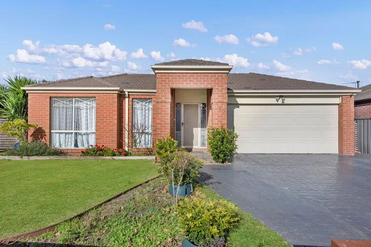 17 Heysen Parkway, Caroline Springs VIC 3023