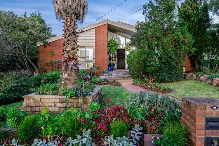 328 Gallaghers Road, Glen Waverley VIC 3150