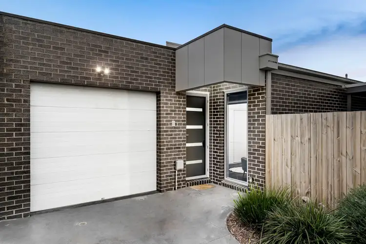 3/4 Begonia Avenue, Altona North VIC 3025