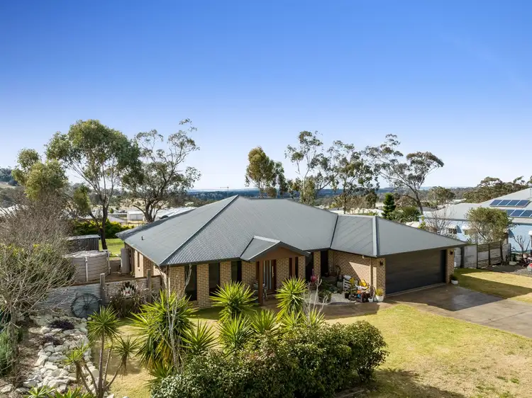 15 Kookaburra Court, Meringandan West QLD 4352