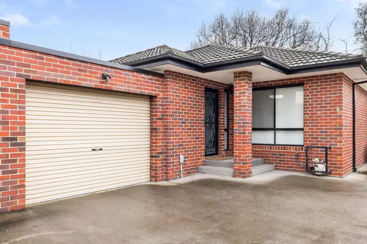 2/2 Sylvester Street, Oak Park VIC 3046