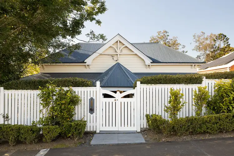9 The Drive, Bardon QLD 4065