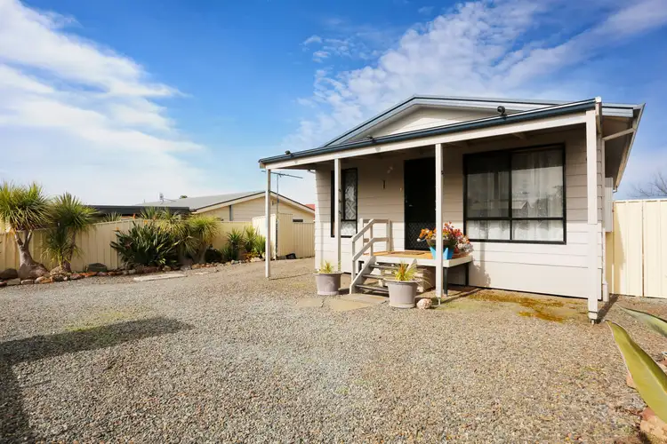 15 Cairns Crescent, Riverton SA 5412