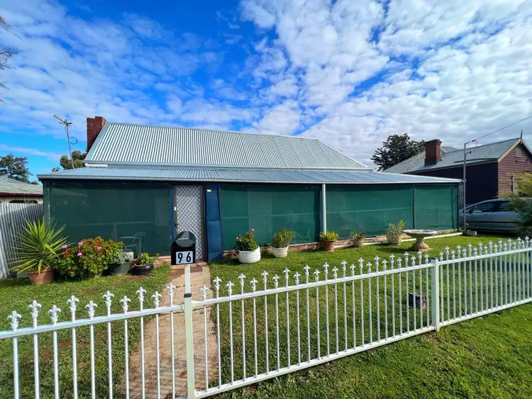 96 Derribong Street, Peak Hill NSW 2869
