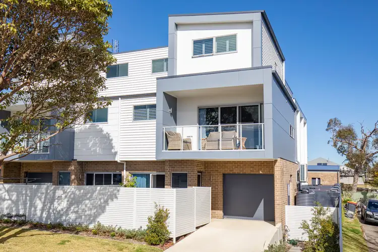 1/2 Turrug Street, Whitebridge NSW 2290
