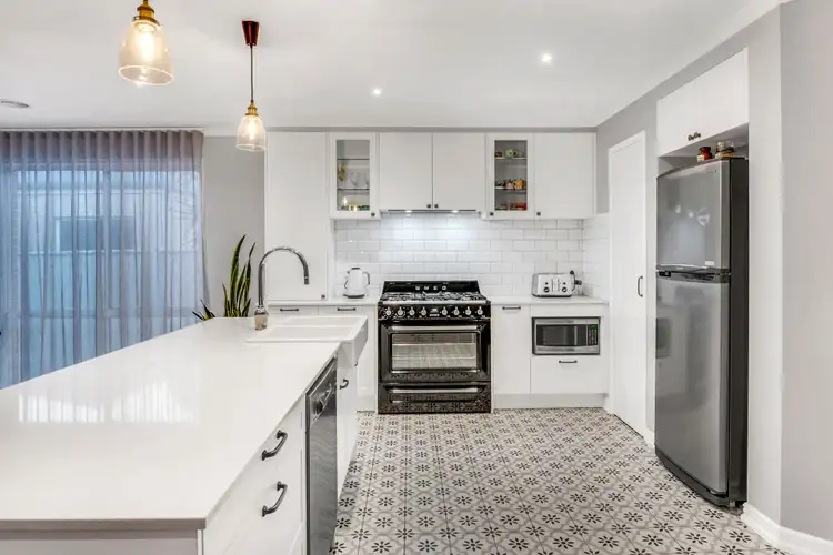 Sixth view of Homely house listing, 20 Long Island Circuit, Craigieburn VIC 3064