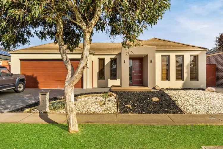 Main view of Homely house listing, 19 Dianella Close, Pakenham VIC 3810